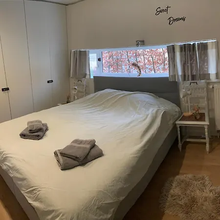Woning Gelegen In Rustige Bosrijke Omgeving *
